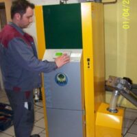 25 kW-Kessel mit Rührwerk-Austragung