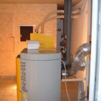 Pelletskessel mit Lagerraum in Schmidt