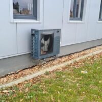 Luft-Wärmepumpe Feuerwehrhaus Außengerät