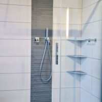 Ebenerdige Regenduschkabine mit Schiebetüre in Konzen 2020